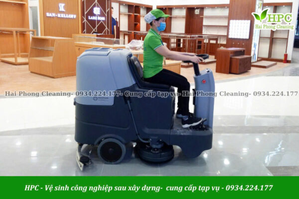 Áp dụng máy móc trong vệ sinh trung tâm thương mại