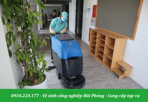 Vận hành máy móc xử lý sàn hiệu quả