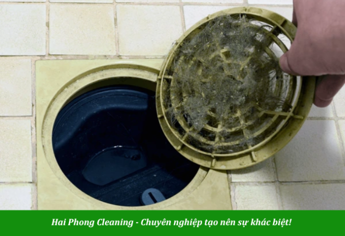 Cống tắc nghẽn gây mùi hôi nhà vệ sinh