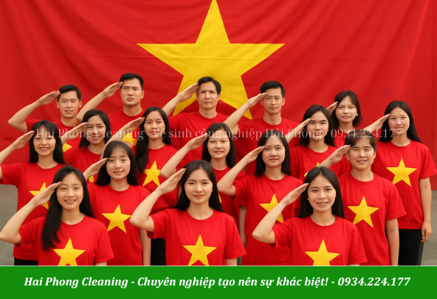 Chụp ảnh tập thể ngày lễ 2-9 với áo cờ đỏ sao vàng