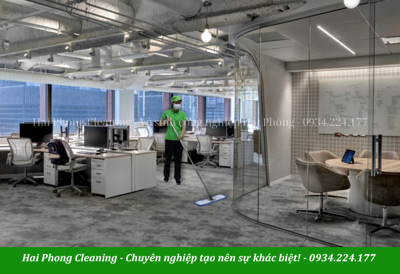 Vệ sinh ca đêm tuy ít người hơn nhưng cũng có những khó khăn riêng