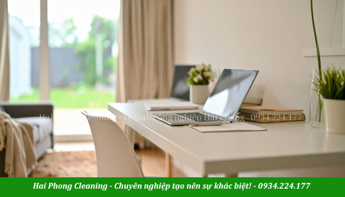 Duy trì năng lượng tích cực nơi làm việc bằng cách giữ gọn gàng góc làm việc