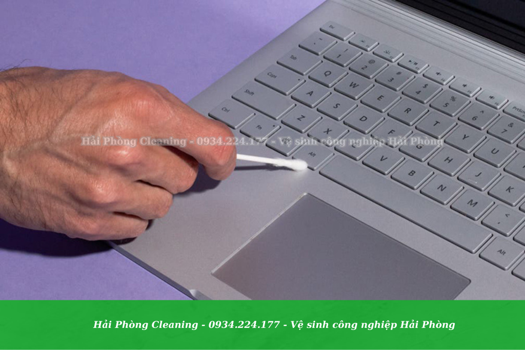 Vệ sinh laptop - bàn phím