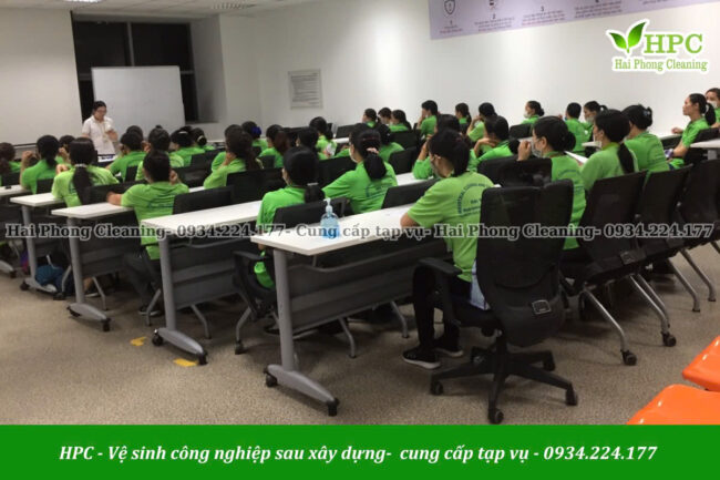 Nhân vien được đào tạo nghiệp vụ chuyên nghiệp