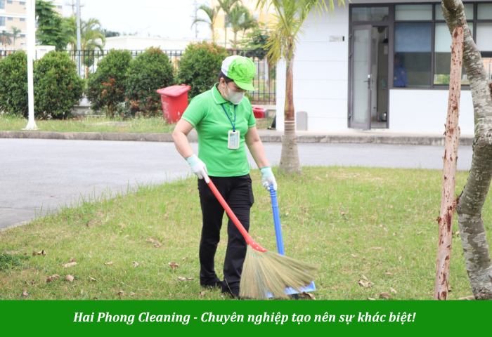 Quét dọn xung quanh nhà máy, xí nghiệp