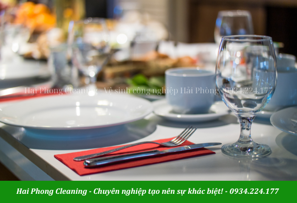 Một bữa tối dưới ánh nến lãng mạn là một sự lựa chọn hoàn hảo