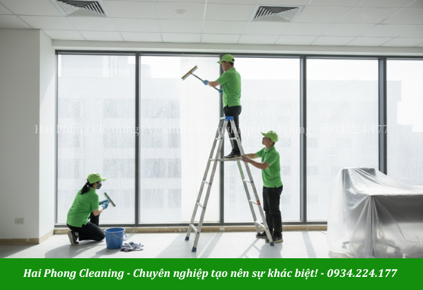 Vệ sinh kính và khung kính