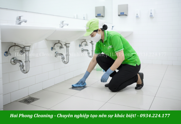 Nhân viên tạp vụ không bỏ sót chi tiết nào