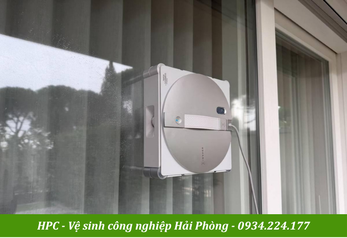 Máy lau kính tự động
