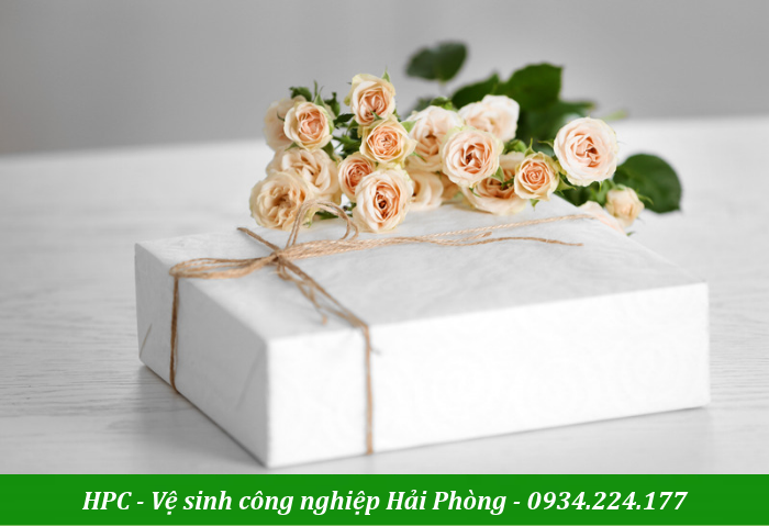 Đôi khi quà tặng 20-10 đơn giản chỉ là hoa và lời chúc tốt đẹp