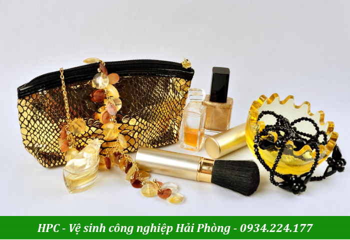 Trang sức và mĩ phẩm là quà tặng 20-10 ý nghĩa thiết thực